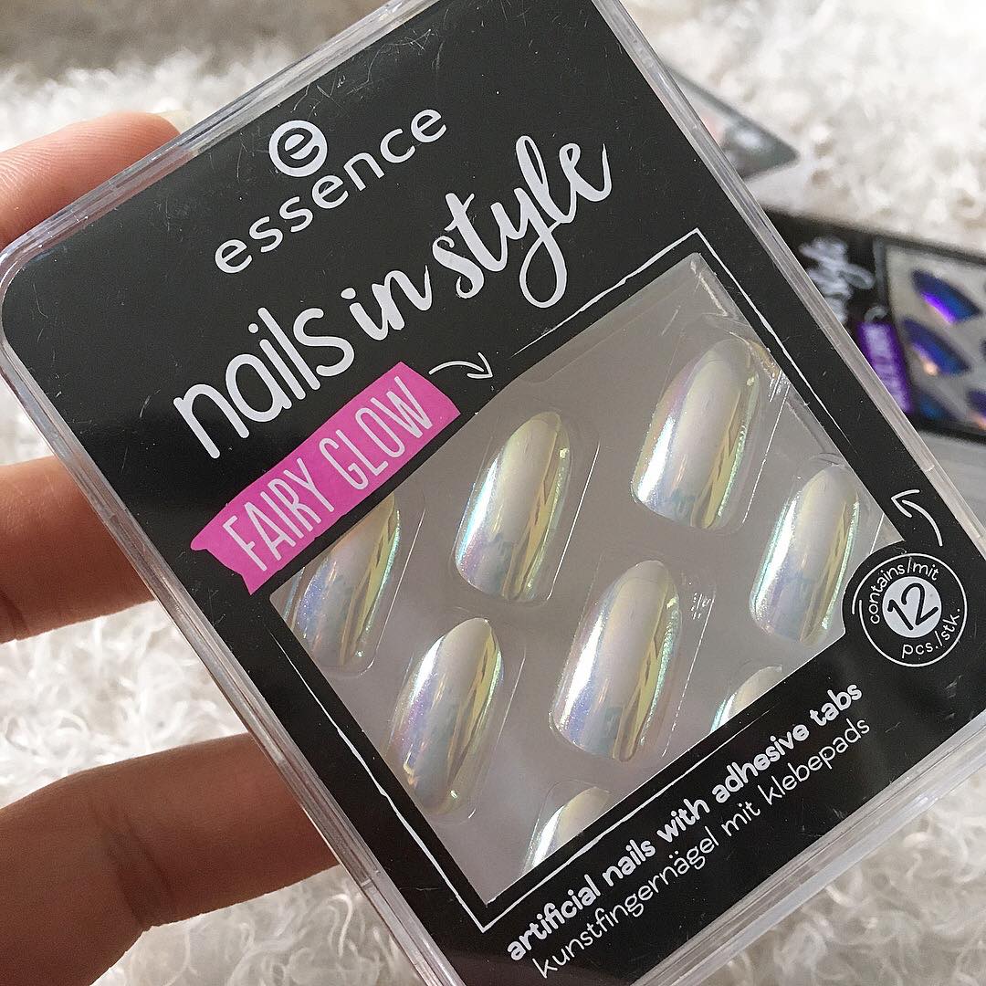 essence nails in style fairy glow